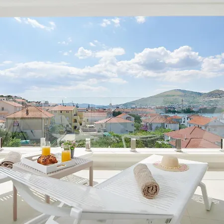 Beach Front Home In Trogir Nyaraló